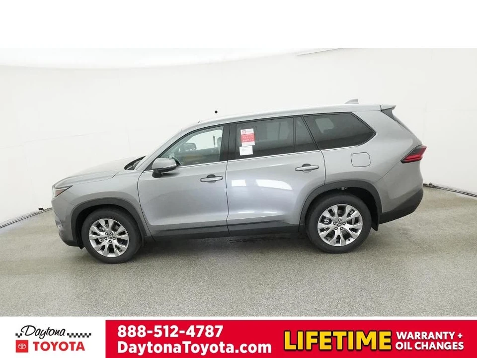 2026 Toyota Highlander - Image 3 of 12
