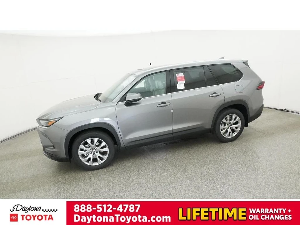 2026 Toyota Highlander - Image 2 of 12