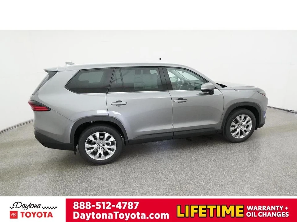 2026 Toyota Highlander - Image 10 of 12