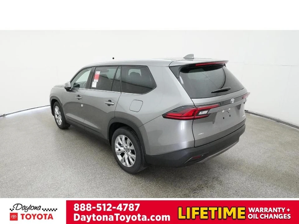 2026 Toyota Highlander - Image 5 of 12