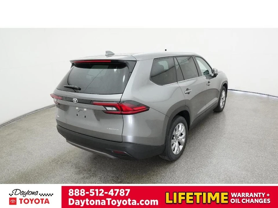 2026 Toyota Highlander - Image 8 of 12