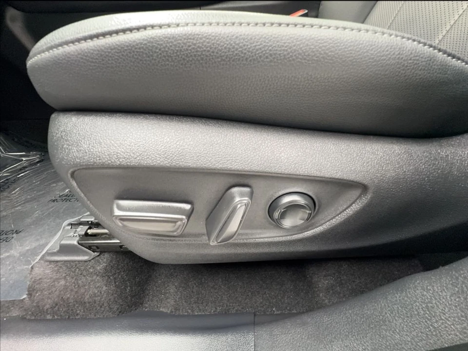 2026 Toyota Highlander - Image 21 of 31
