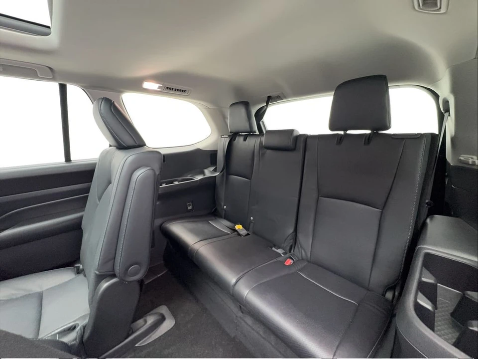 2026 Toyota Highlander - Image 26 of 31
