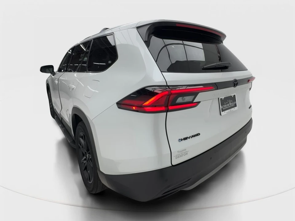 2026 Toyota Highlander - Image 11 of 31