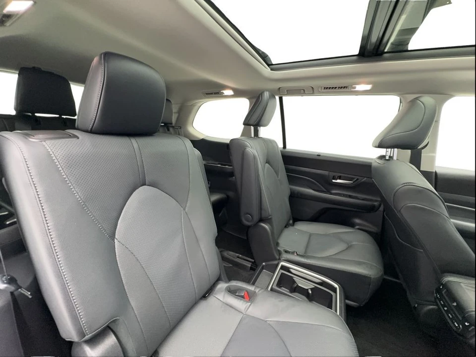 2026 Toyota Highlander - Image 28 of 31