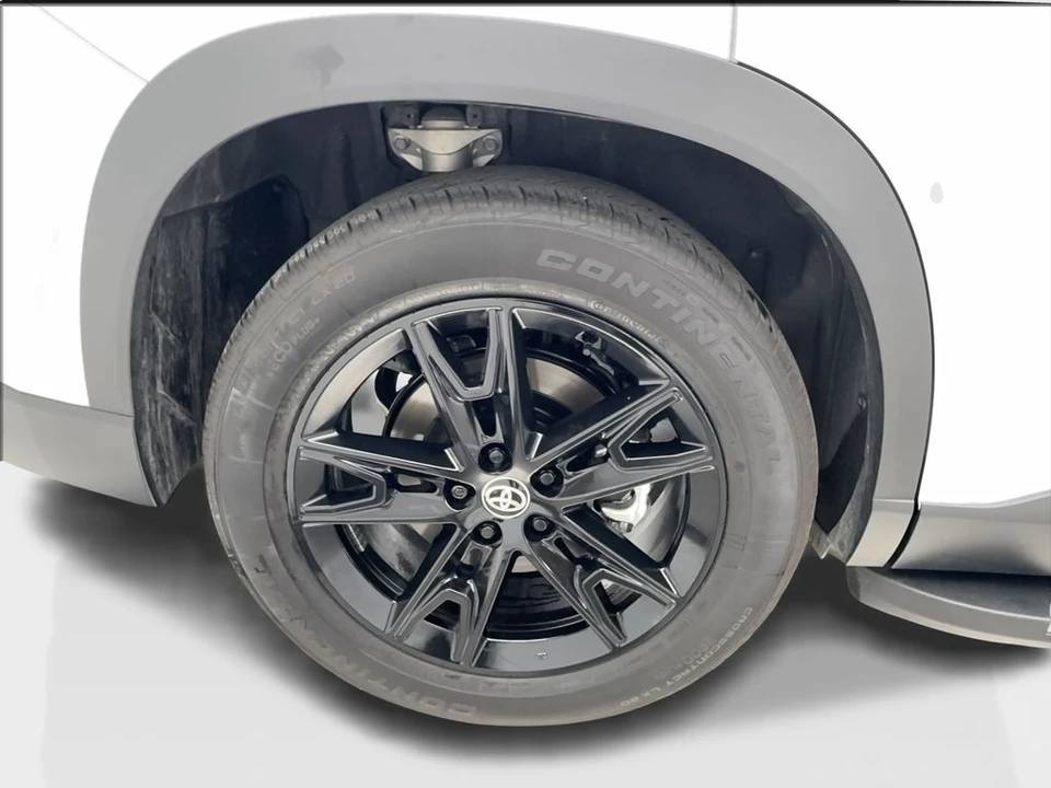 2026 Toyota Highlander - Image 16 of 31