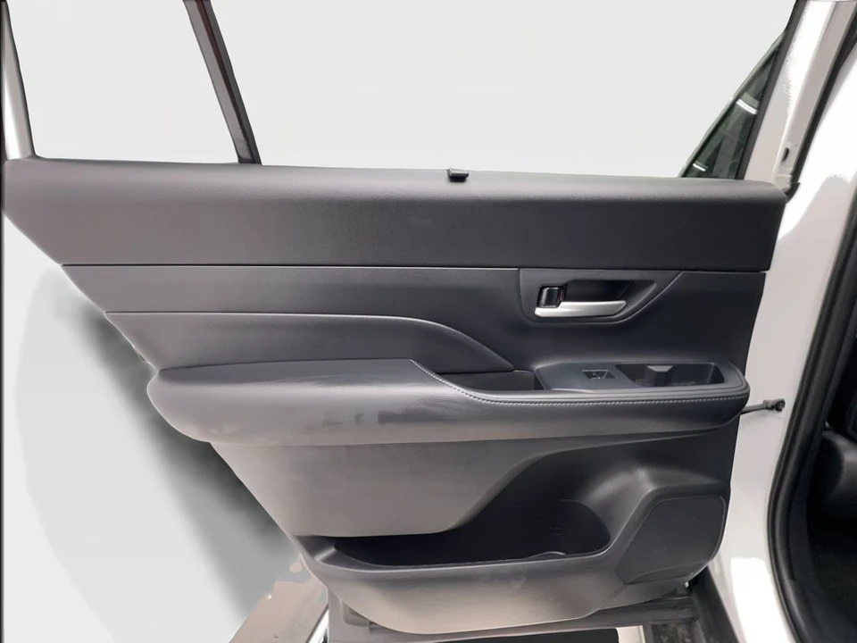 2026 Toyota Highlander - Image 27 of 31