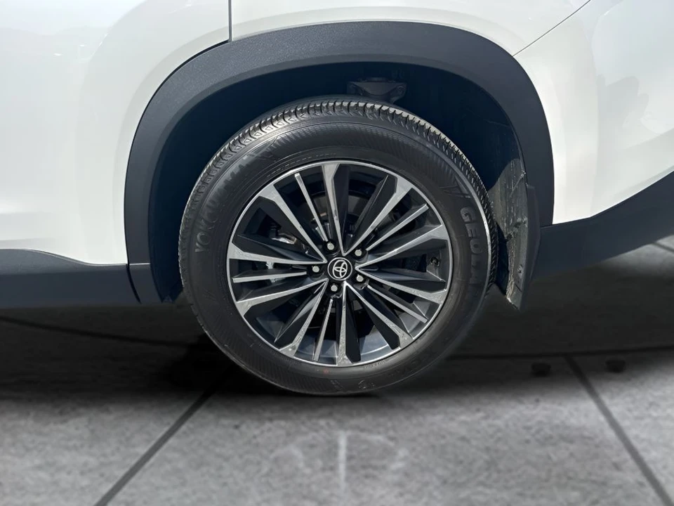 2026 Toyota Highlander - Image 24 of 27