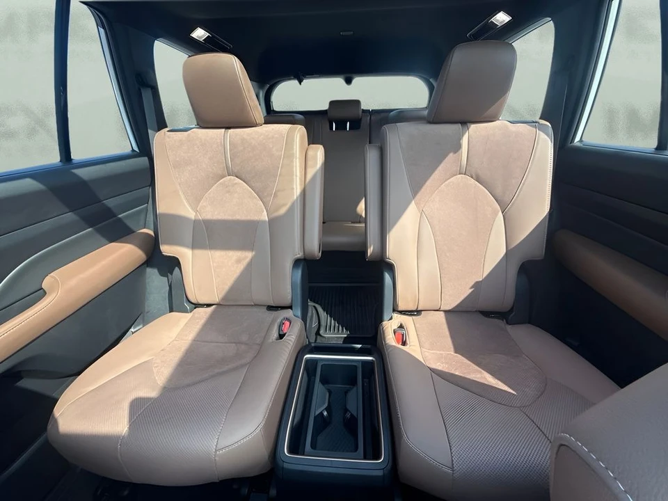 2026 Toyota Highlander - Image 7 of 27