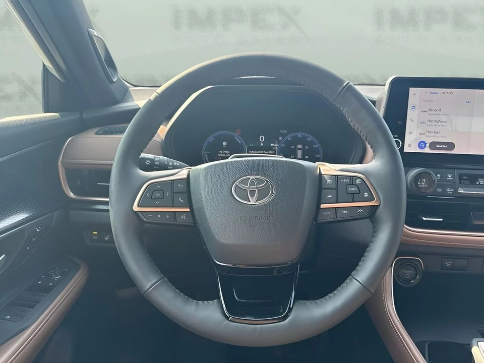 2026 Toyota Highlander - Image 10 of 27