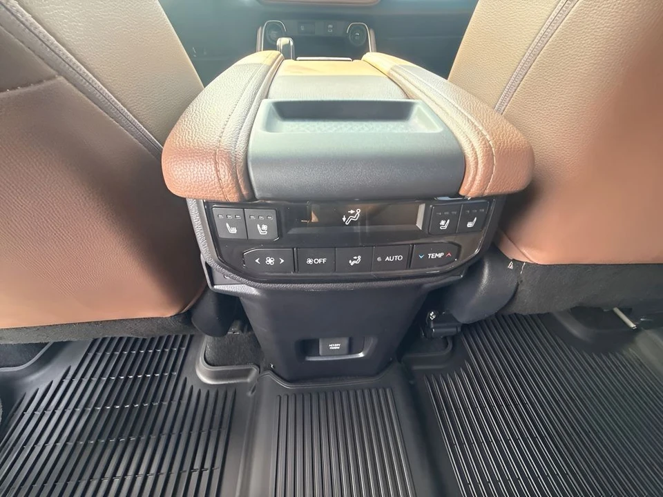 2026 Toyota Highlander - Image 8 of 27