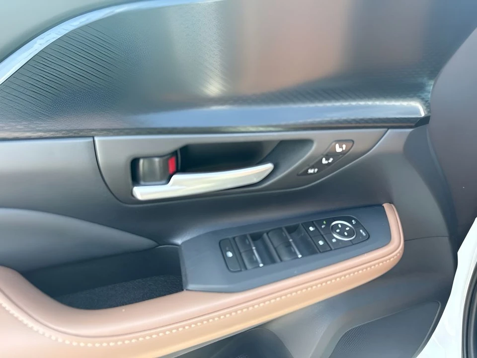 2026 Toyota Highlander - Image 19 of 27