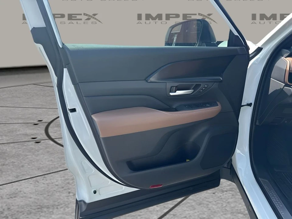 2026 Toyota Highlander - Image 18 of 27