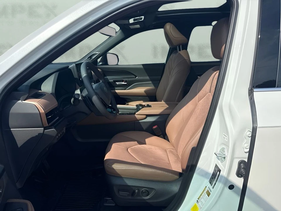 2026 Toyota Highlander - Image 5 of 27