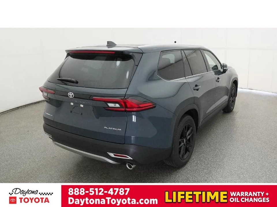 2026 Toyota Highlander - Image 8 of 12