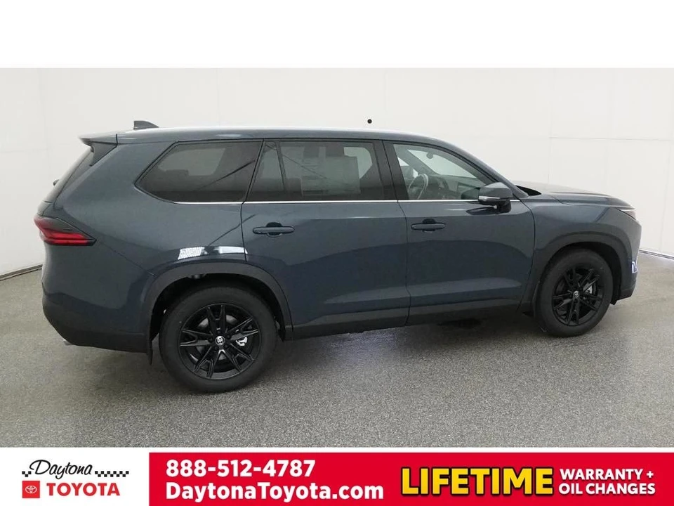 2026 Toyota Highlander - Image 10 of 12