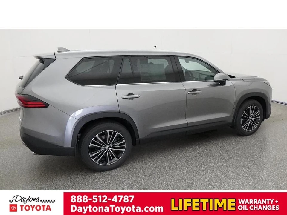 2026 Toyota Highlander - Image 10 of 12