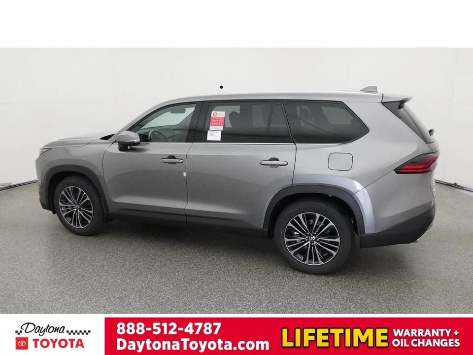 2026 Toyota Highlander - Image 4 of 12