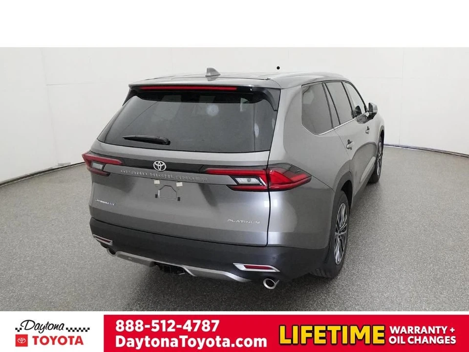 2026 Toyota Highlander - Image 8 of 12