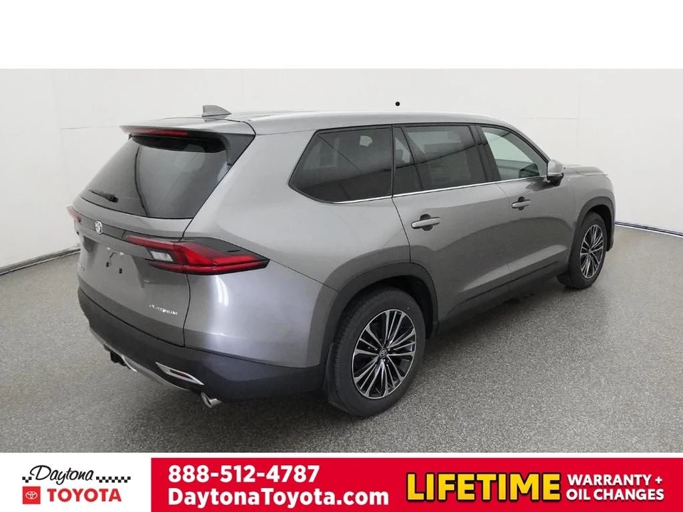 2026 Toyota Highlander - Image 9 of 12