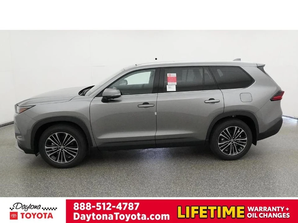 2026 Toyota Highlander - Image 3 of 12