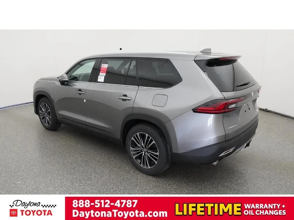 2026 Toyota Highlander - Image 5 of 12