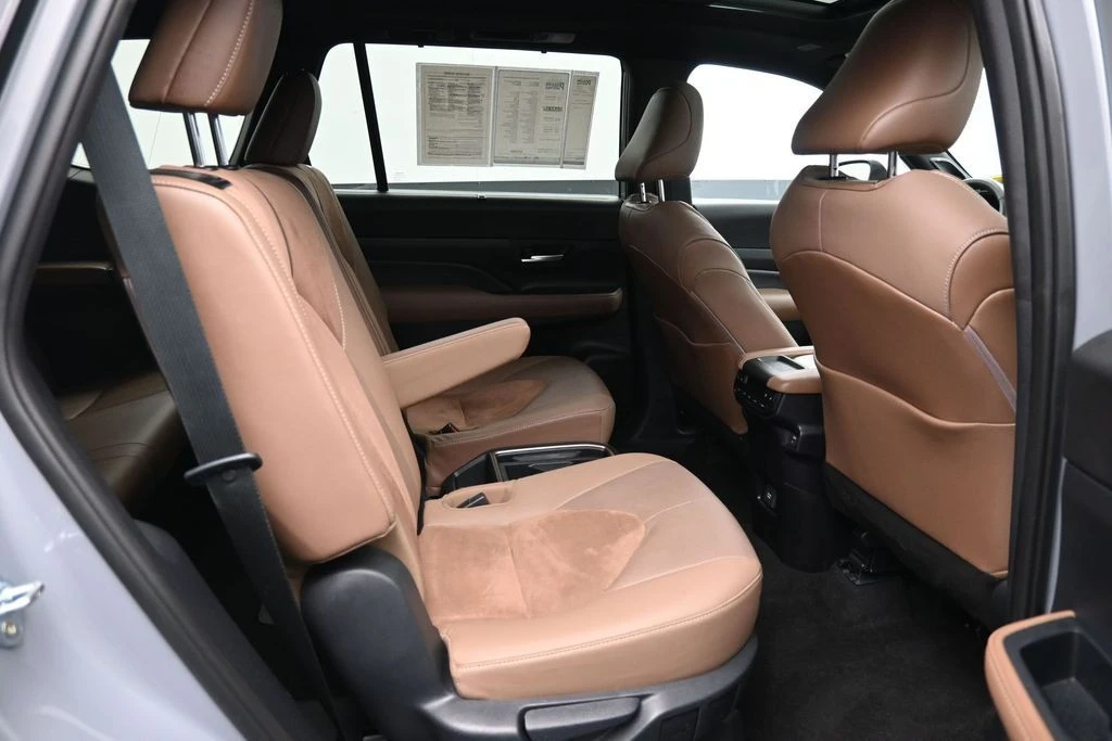 2026 Toyota Highlander - Image 26 of 31