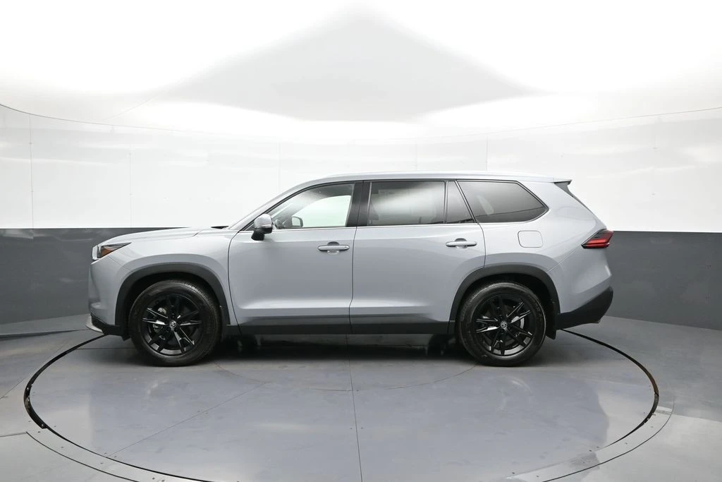 2026 Toyota Highlander - Image 9 of 31