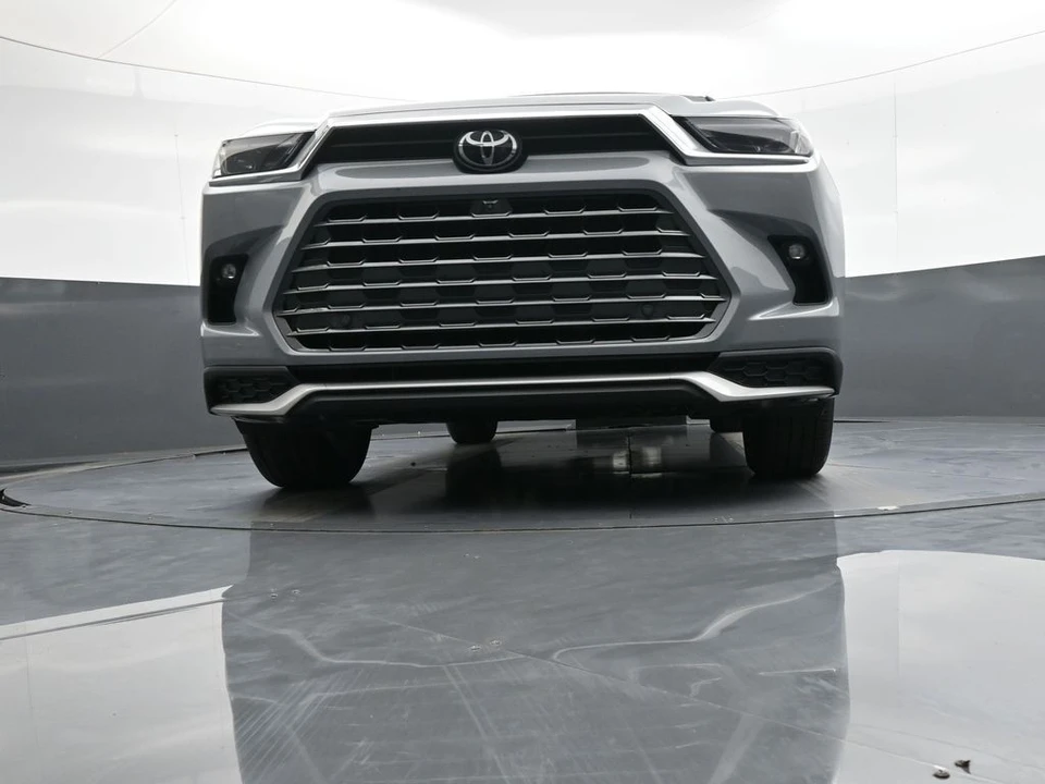 2026 Toyota Highlander - Image 29 of 31