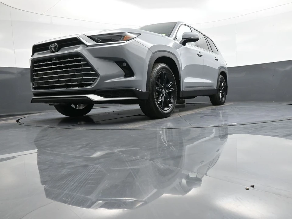 2026 Toyota Highlander - Image 28 of 31