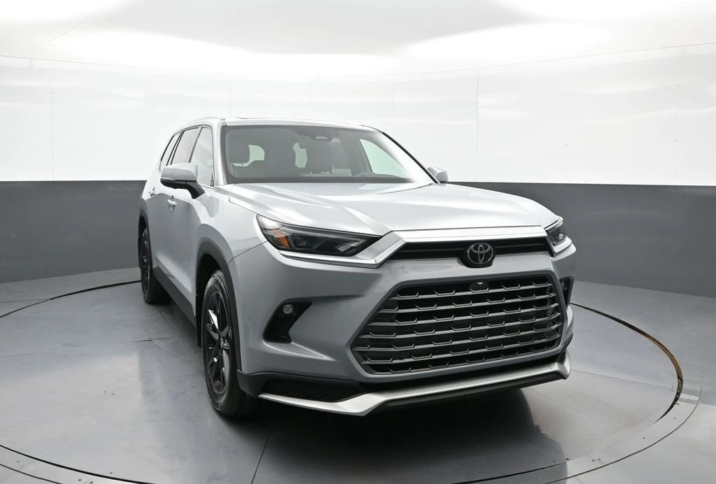 2026 Toyota Highlander - Image 3 of 31