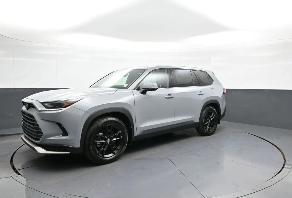 2026 Toyota Highlander - Image 10 of 31