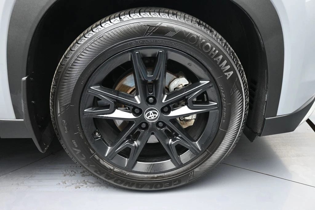 2026 Toyota Highlander - Image 13 of 31