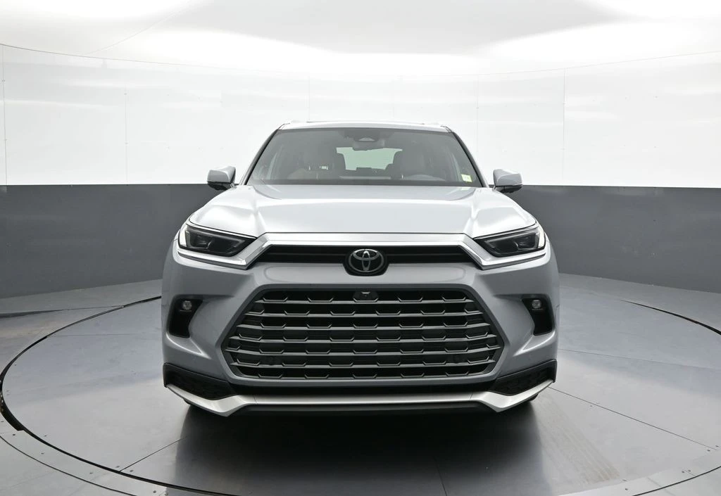 2026 Toyota Highlander - Image 2 of 31