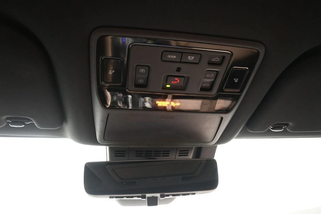 2026 Toyota Highlander - Image 17 of 31