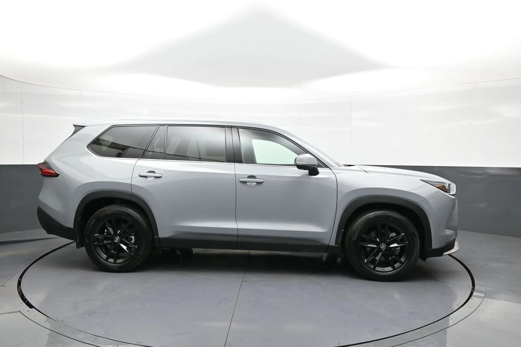 2026 Toyota Highlander - Image 5 of 31