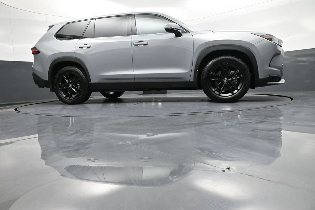 2026 Toyota Highlander - Image 31 of 31