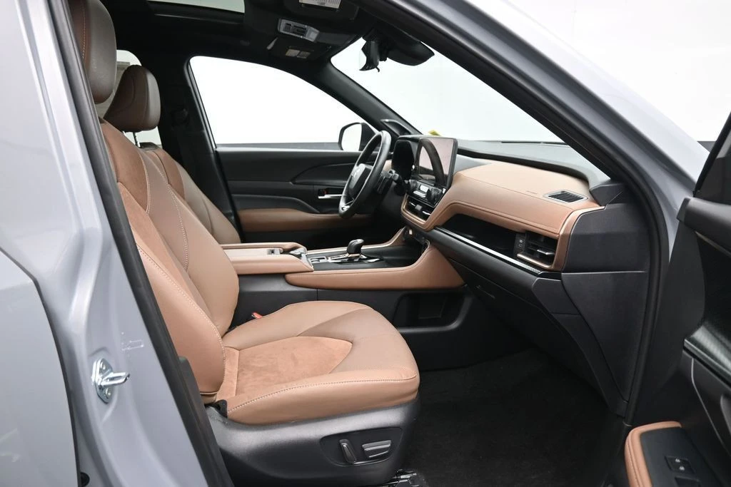 2026 Toyota Highlander - Image 27 of 31