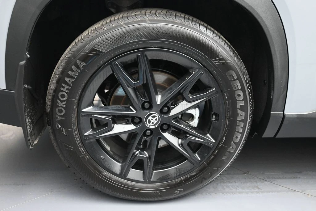 2026 Toyota Highlander - Image 12 of 31