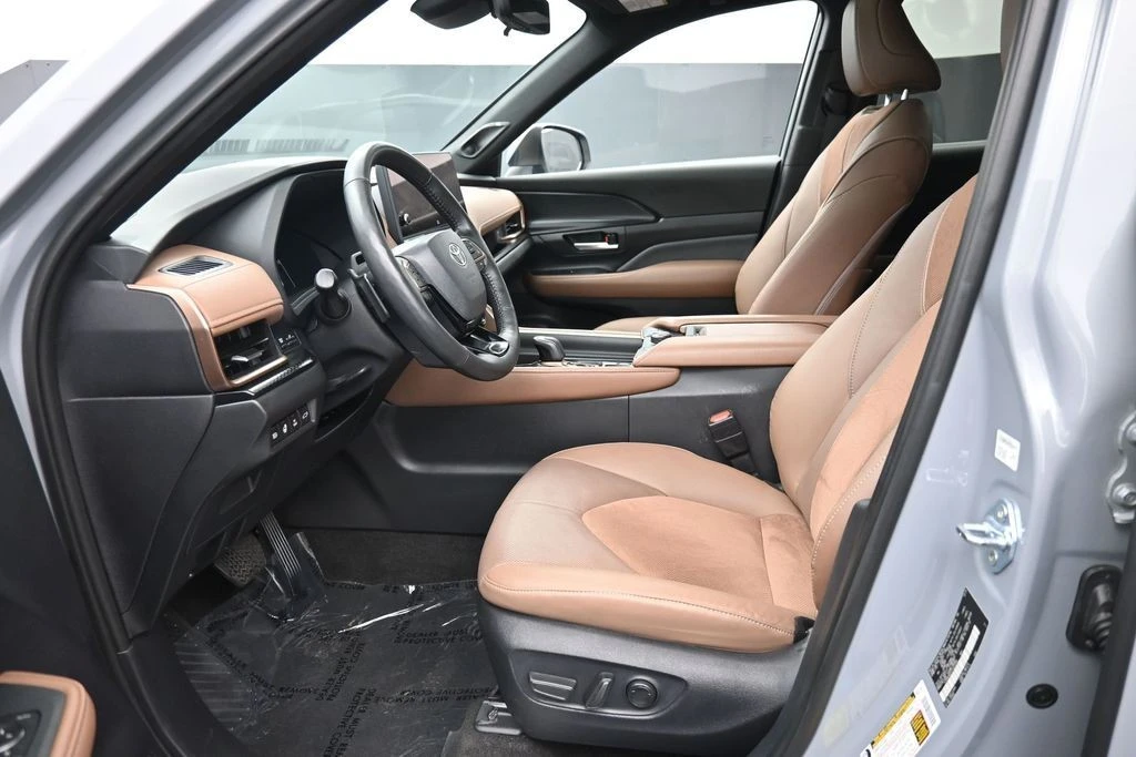 2026 Toyota Highlander - Image 19 of 31