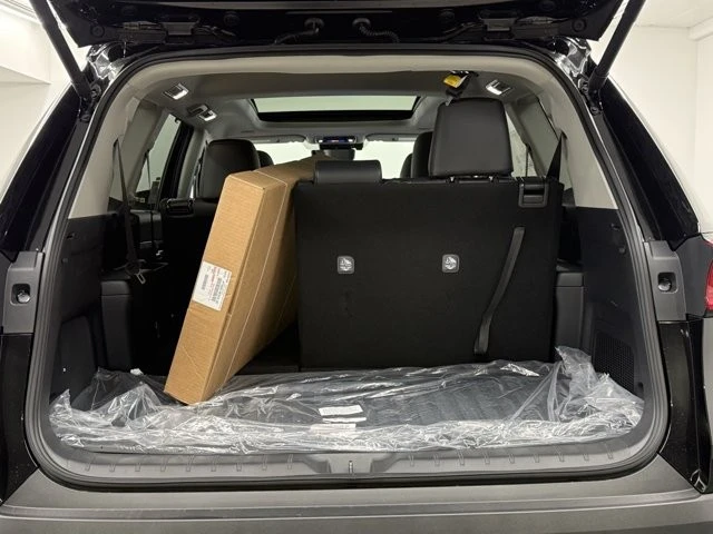 2026 Toyota Highlander - Image 11 of 12