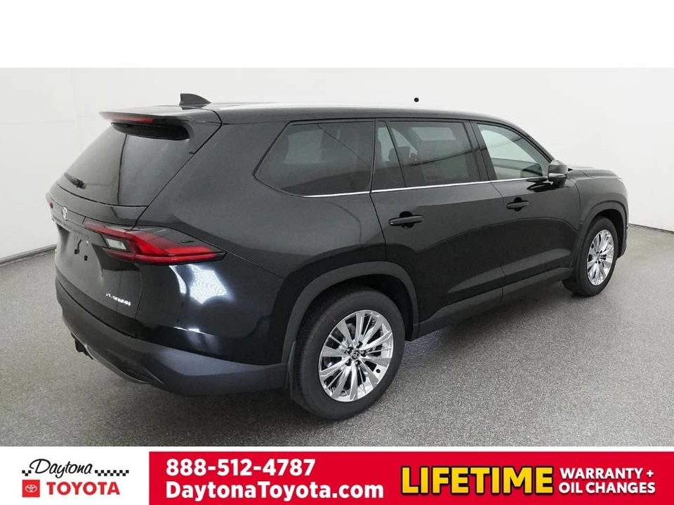 2026 Toyota Highlander - Image 9 of 12