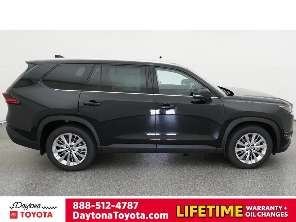 2026 Toyota Highlander - Image 11 of 12