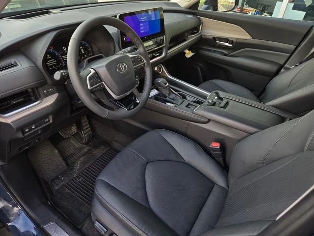 2026 Toyota Highlander - Image 8 of 12