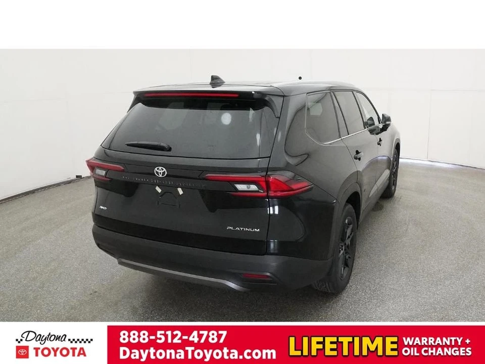 2026 Toyota Highlander - Image 8 of 12