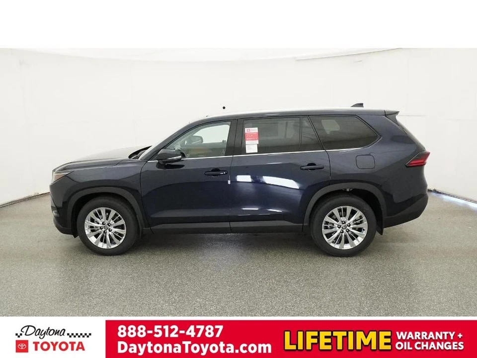 2026 Toyota Highlander - Image 3 of 12