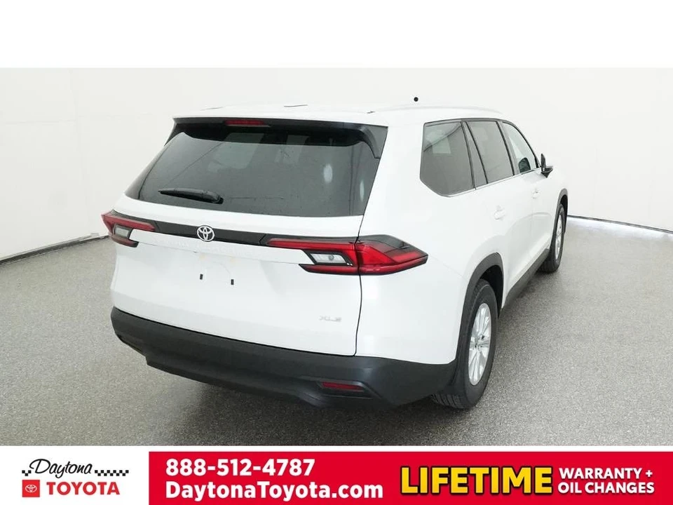 2026 Toyota Highlander - Image 8 of 12