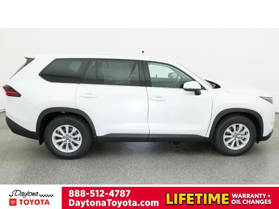 2026 Toyota Highlander - Image 11 of 12