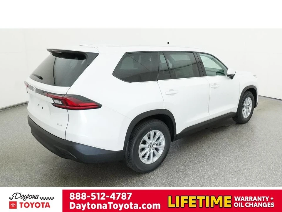 2026 Toyota Highlander - Image 9 of 12