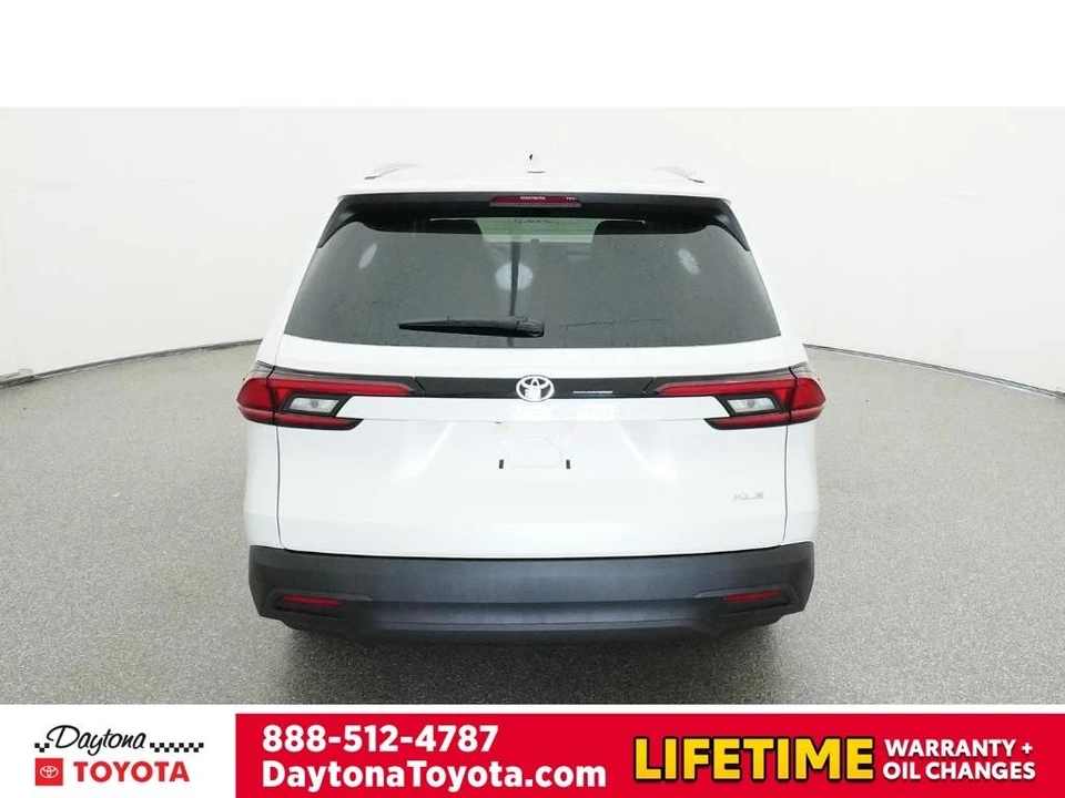 2026 Toyota Highlander - Image 7 of 12